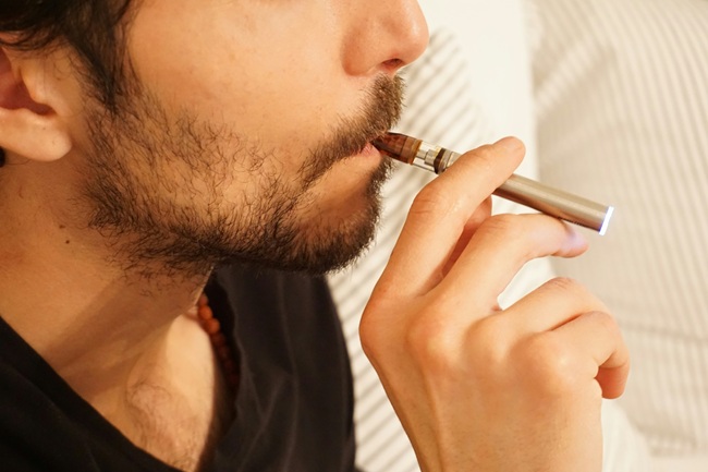 How Much is a Disposable Weed Pen? 4 Benefits of Disposable Weed Pens for On-the-Go Consumer