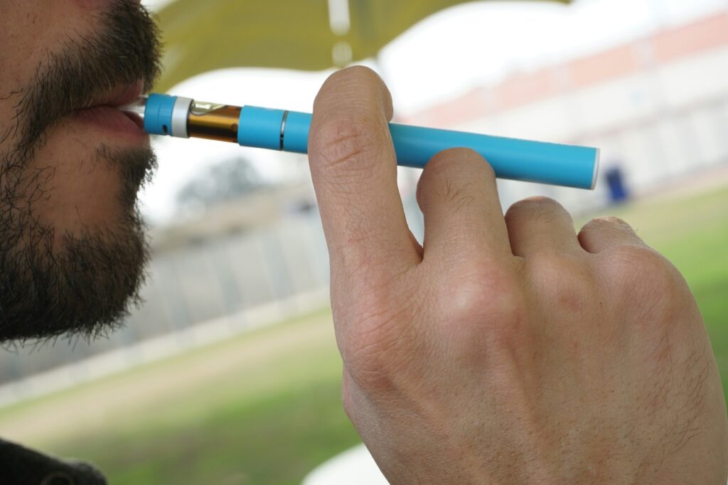 4 Benefits of Disposable Weed Pens for On-the-Go Consumer