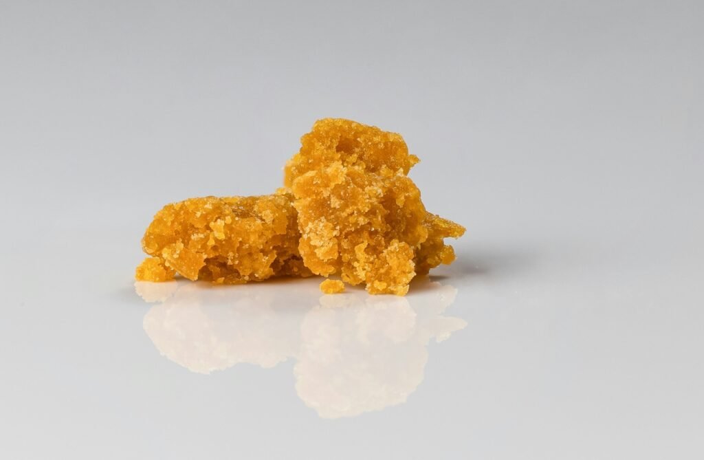 Difference Between Live Resin and Rosin: A Complete Guide